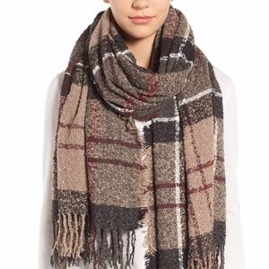 Barbour Tartan Bouclé Scarf